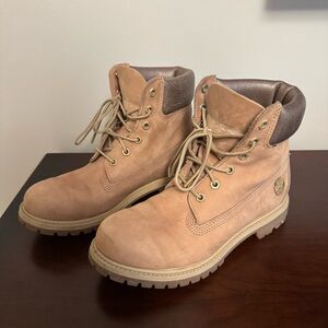 Timberland Women’s 6” Boot Size 9